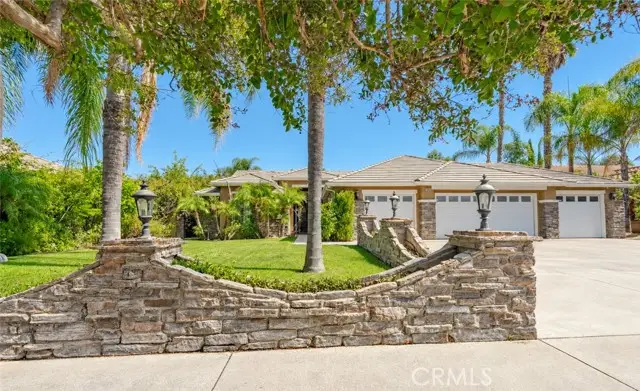 5050 Serrania Avenue, Woodland Hills, CA 91364 - #1
