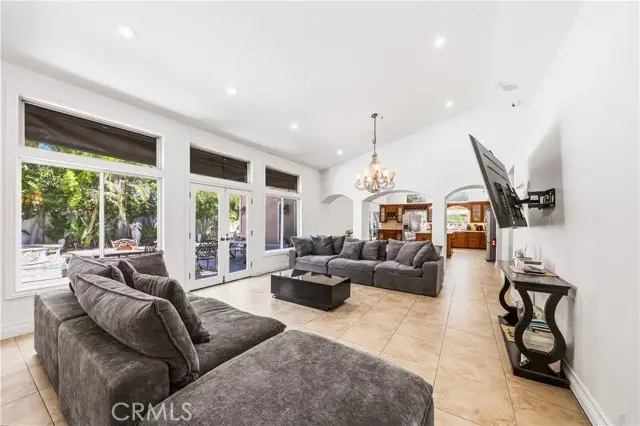 5050 Serrania Avenue, Woodland Hills, CA 91364 - #3