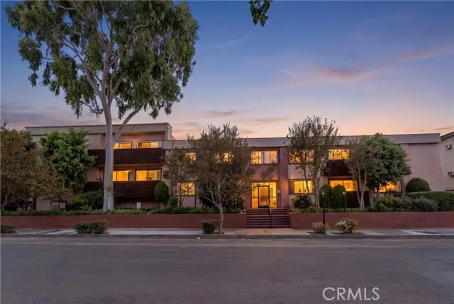 5403 Newcastle Avenue, Encino, CA 91316 - #3