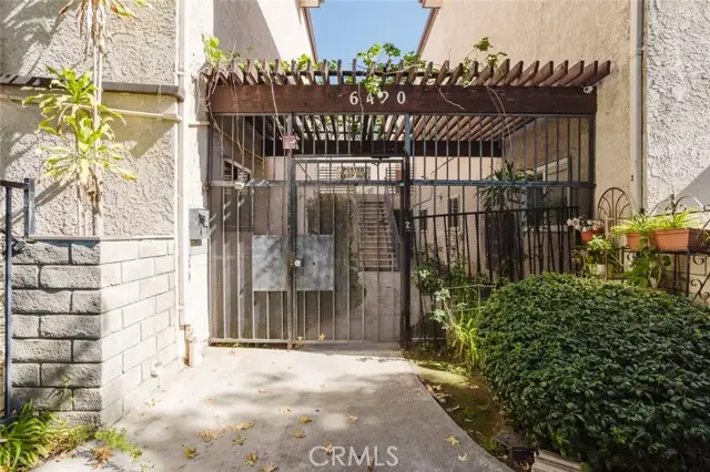 6420 Hazeltine Avenue  #4, Van Nuys, CA 91401 - #1