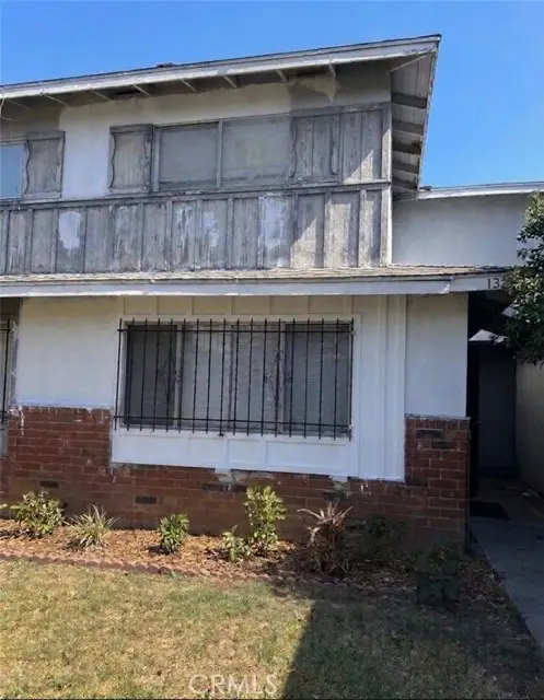 13 Paradise, Carson, CA 90745