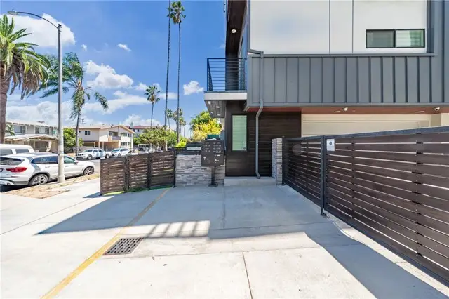 113 Manhattan, Los Angeles, CA 90004 - #2