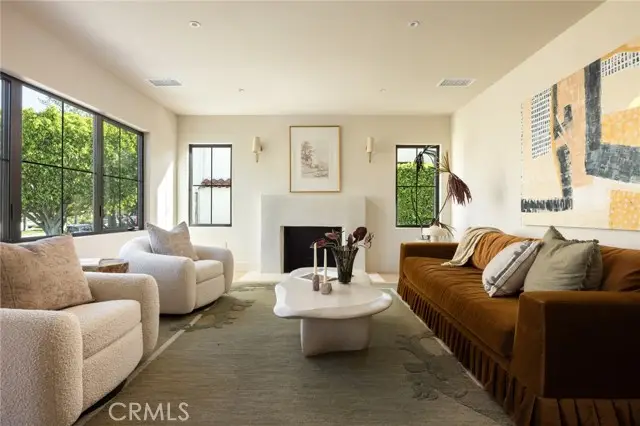 321 Lucerne, Los Angeles, CA 90004 - #3