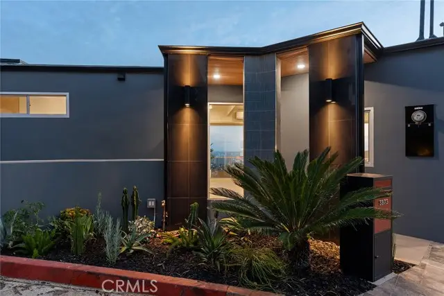 5675 Spreading Oak Dr, Los Angeles, CA 90068 - #3