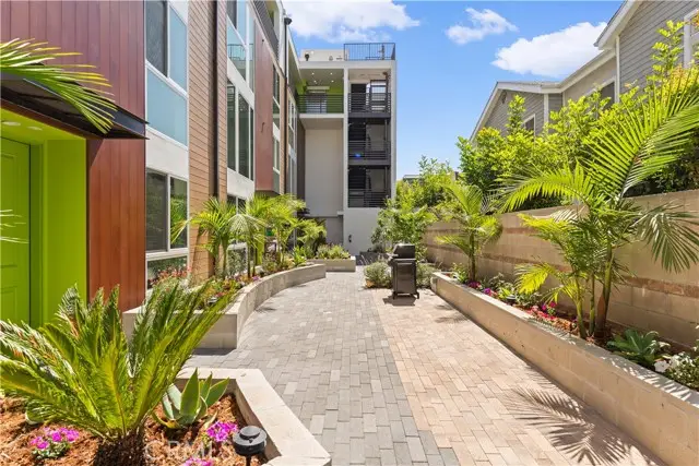 176 Catalina Avenue  #404, Pasadena, CA 91106 - #3
