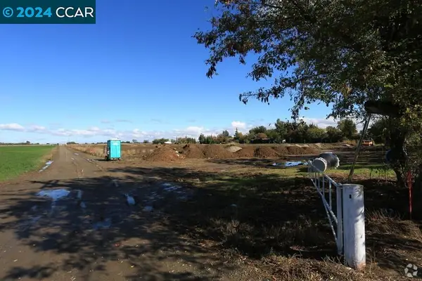 725 Vaughn, Dixon, CA 95620