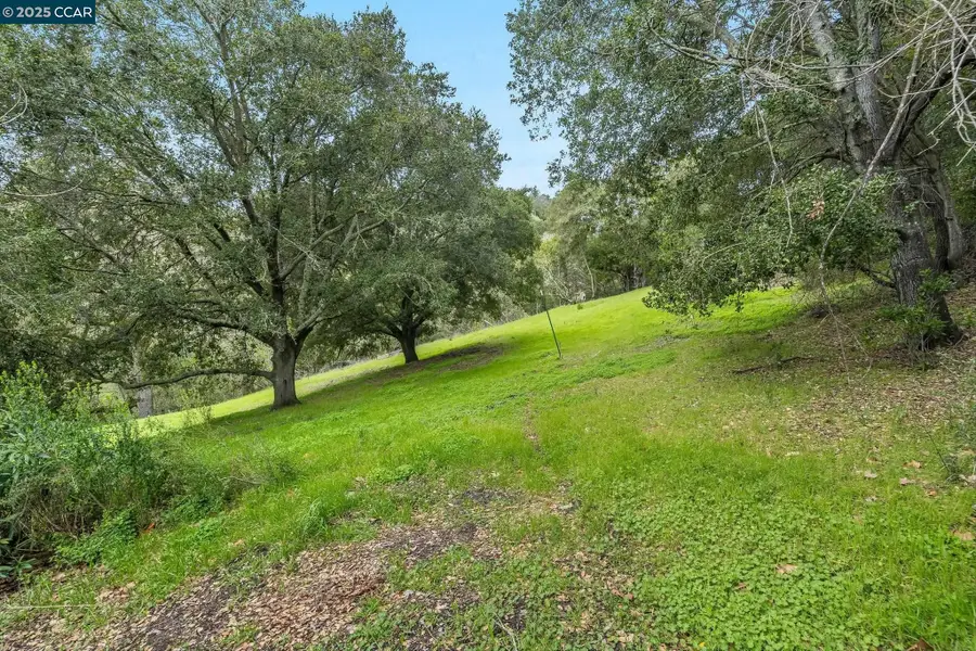 9 Charles Hill Rd, Orinda, CA 94563 - Image #3