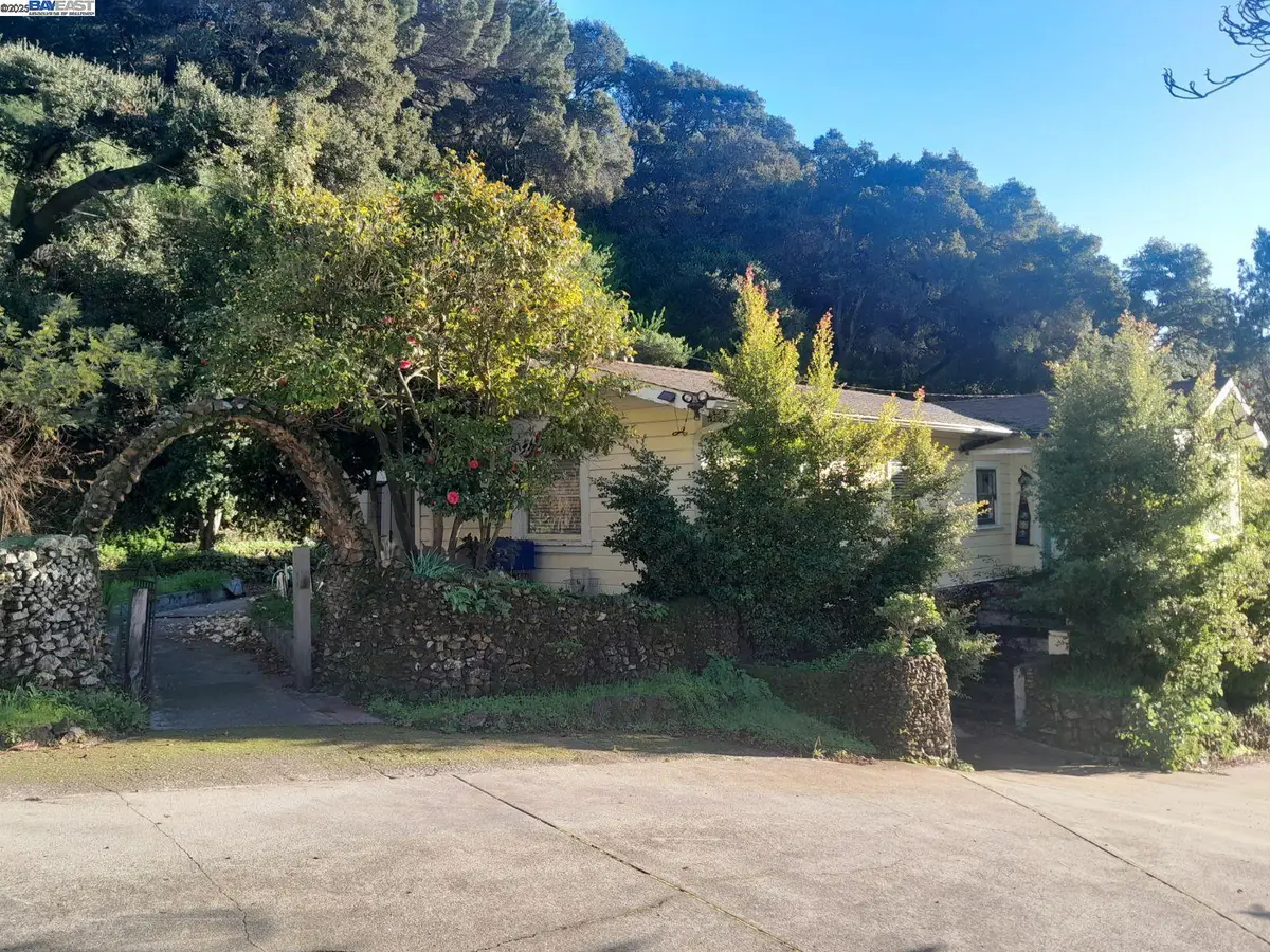6401 Leona St, Oakland, CA 94605 - #1