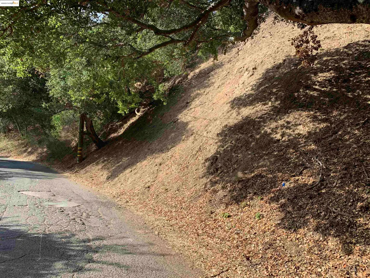 7247 Thorndale Dr, Oakland, CA 94611 - Image #1