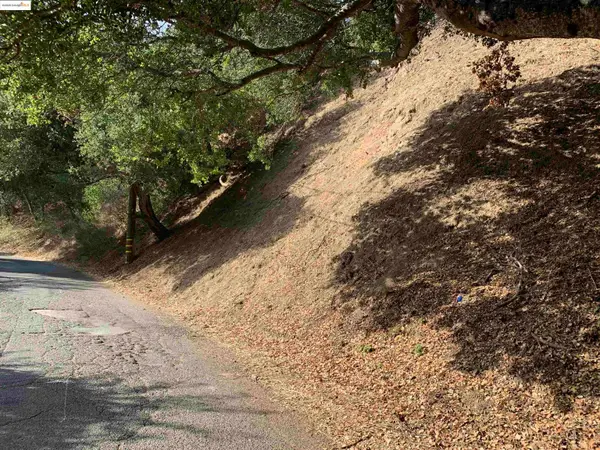 7247 Thorndale Dr, Oakland, CA 94611