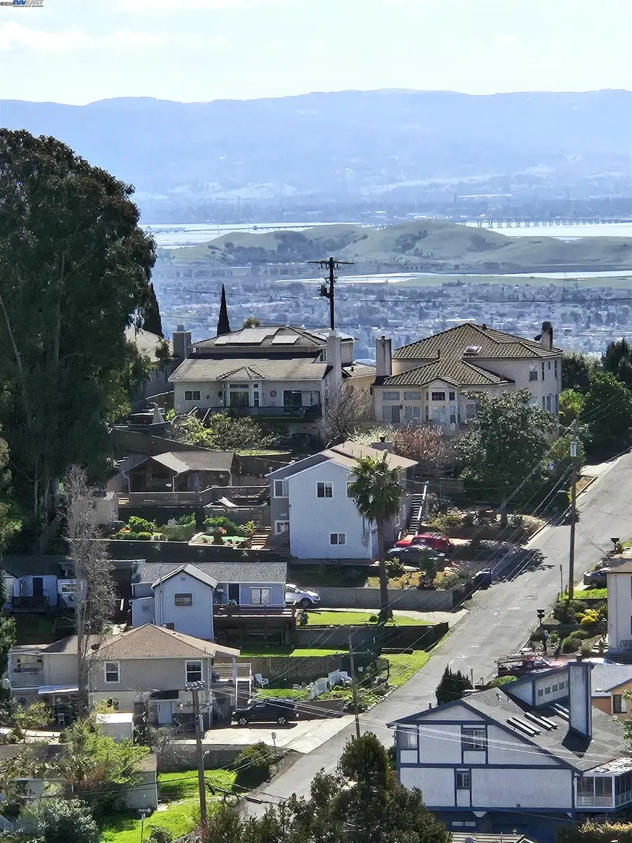 0 Chronicle, Hayward, CA 94542 - Image #2