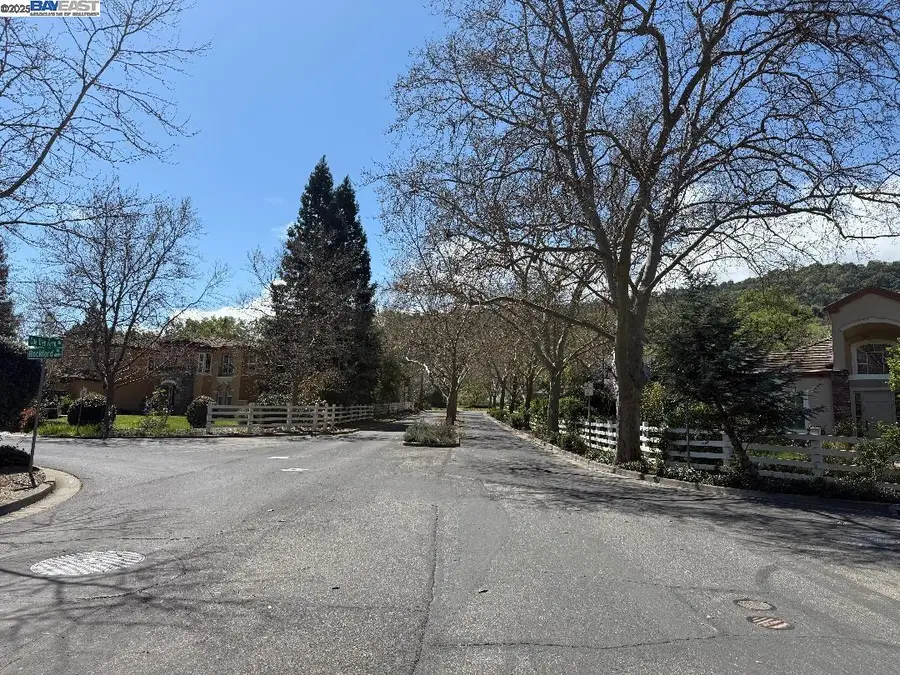 8272 Sassafras Ct, Pleasanton, CA 94566 - Image #2