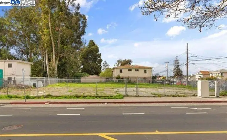 7701 Bancroft Avenue, Oakland, CA 94605 - Image #1