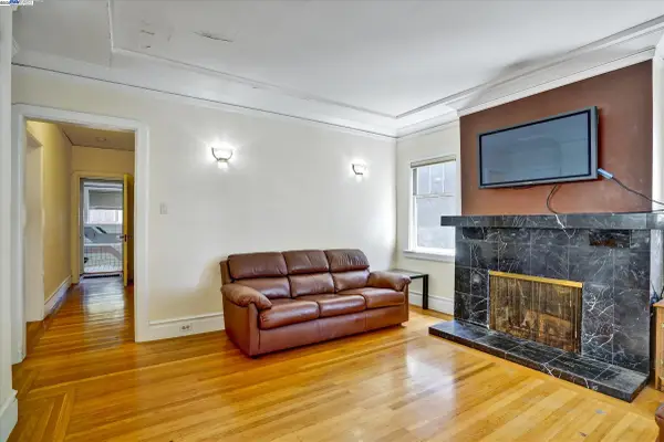 5378 Broadway, Oakland, CA 94618