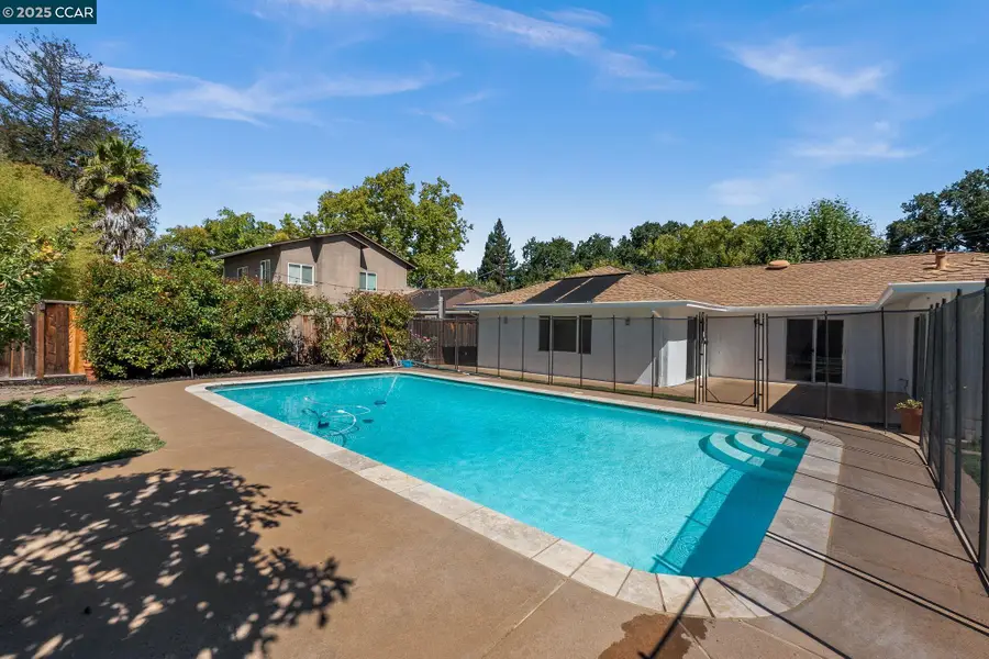 277 Gloria Dr, Pleasant Hill, CA 94523 - Image #2
