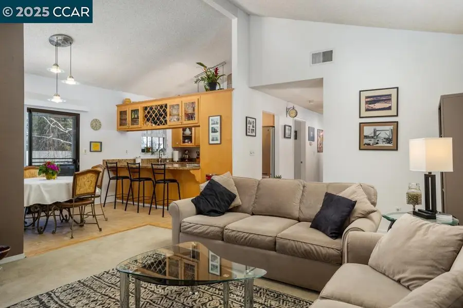 1086 Maywood Ln, Martinez, CA 94553 - Image #3