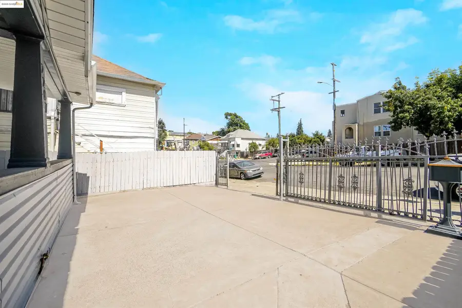 2207 E 19th St, Oakland, CA 94606 - Image #3
