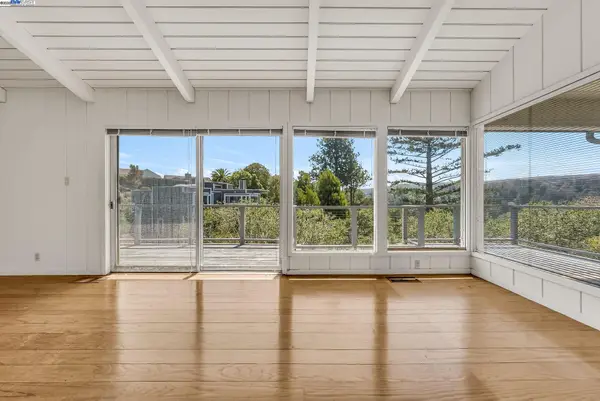 75 Hillcrest Rd, Mill Valley, CA 94941