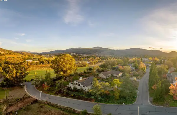 676 Scotland Court, Santa Rosa, CA 95409