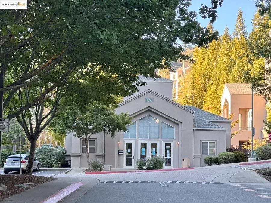 320 Caldecott Ln #127, Oakland, CA 94618 - Image #3