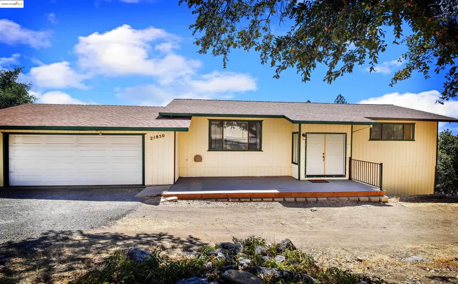 21850 Phoenix Lake Rd, Sonora, CA 95370 - Image #2