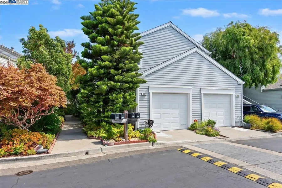 137 Parfait Ln, Alameda, CA 94502 - Image #3