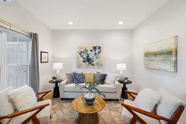 1121 40th Street #2406, Emeryville, CA 94608