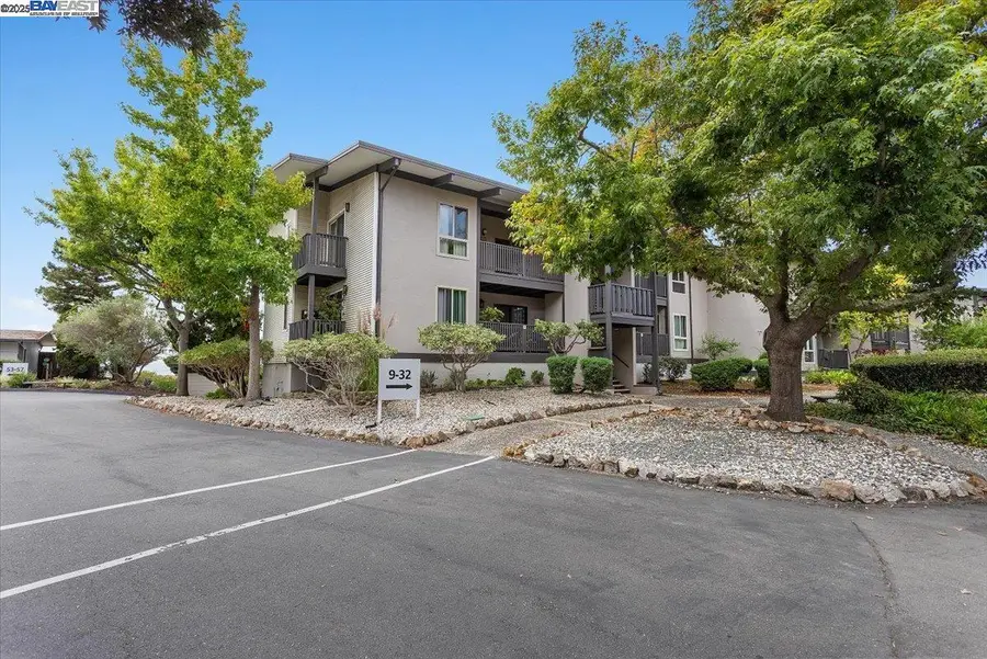 19100 Crest Ave #30, Castro Valley, CA 94546 - Image #2