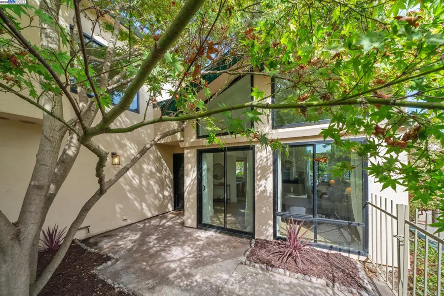 101 Carob Ln, Alameda, CA 94502 - Image #3