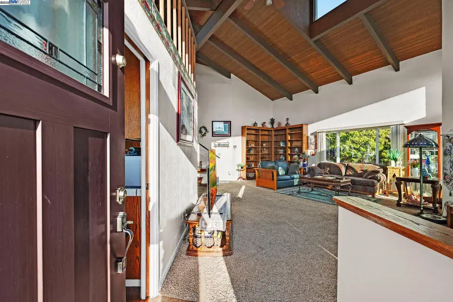 17220 Robey Dr, Castro Valley, CA 94546 - Image #2