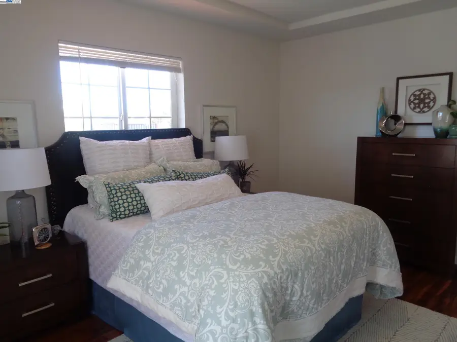 2122 E 25th St, Oakland, CA 94606 - Image #3