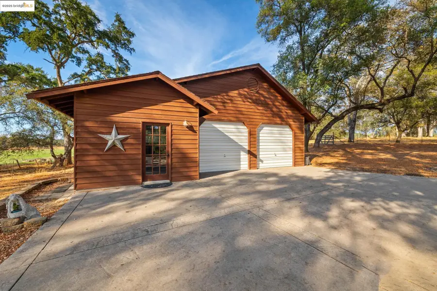 10566 Thistledown Rd, Jamestown, CA 95327 - Image #3