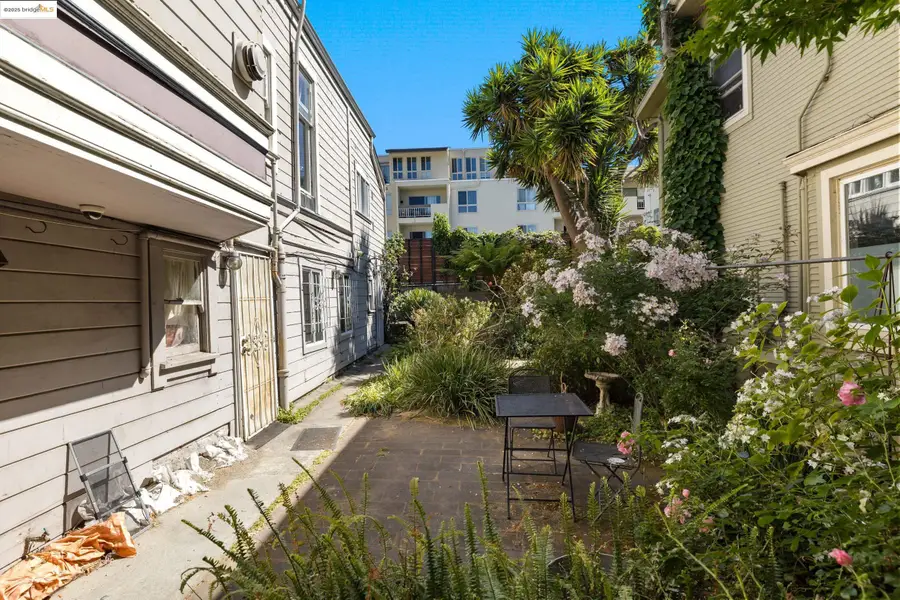 102 Hamilton Pl, Oakland, CA 94612 - Image #3