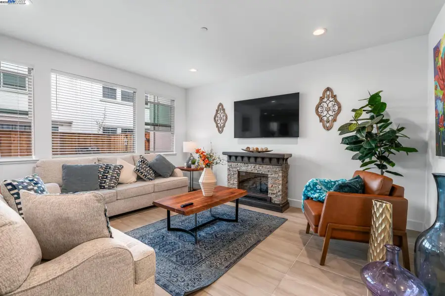 157 E Frost Dr, Mountain House, CA 95391 - Image #2