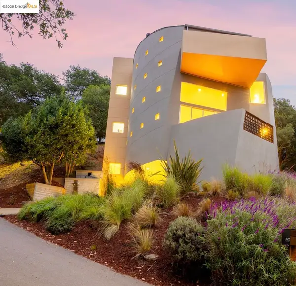 6590 Oakwood Dr, Oakland, CA 94611