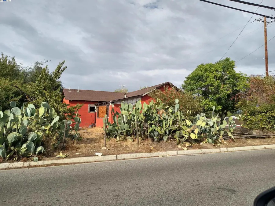 696 Pedersen Rd, Oakdale, CA 95361 - Image #3