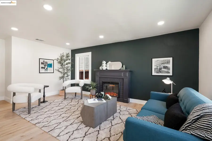 10945 Estepa Dr, Oakland, CA 94603 - Image #2