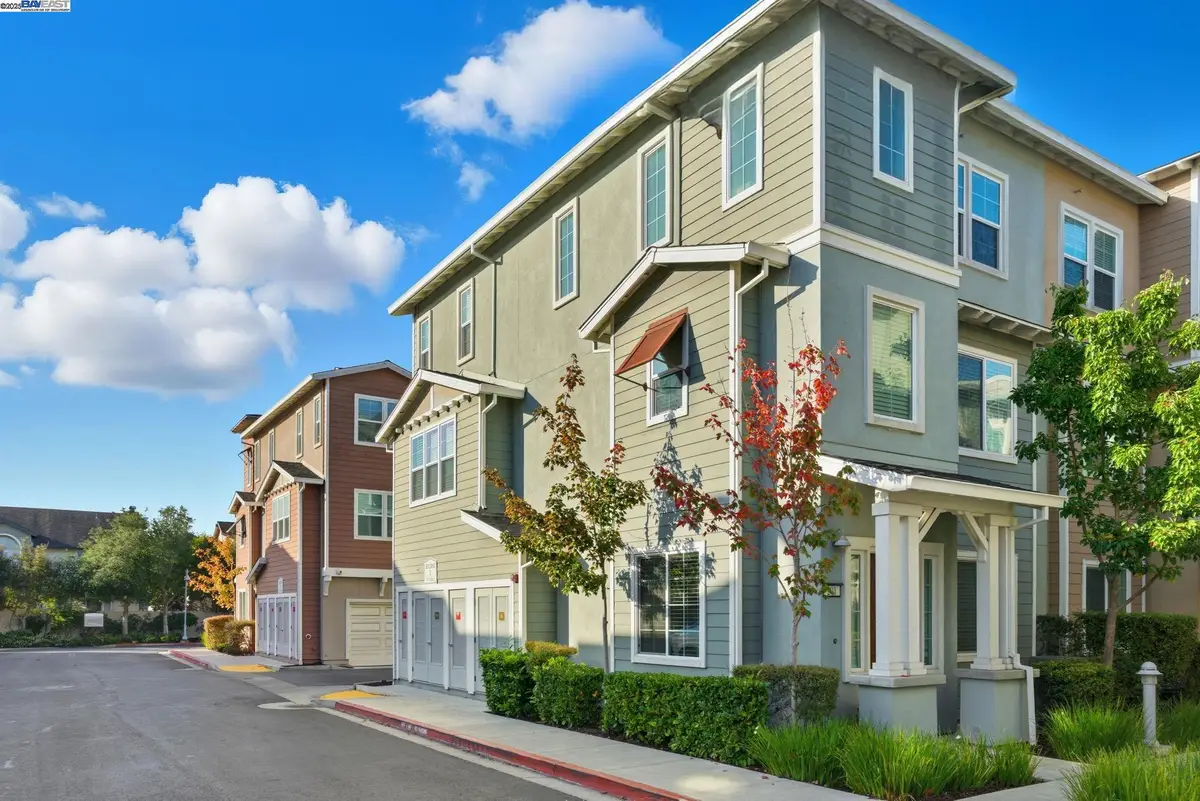 201 Jetty Dr, Richmond, CA 94804 - Image #1