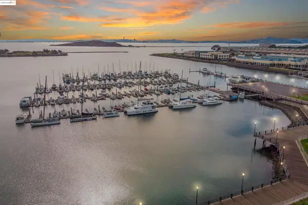 104 Marina Lakes Dr, Richmond, CA 94804