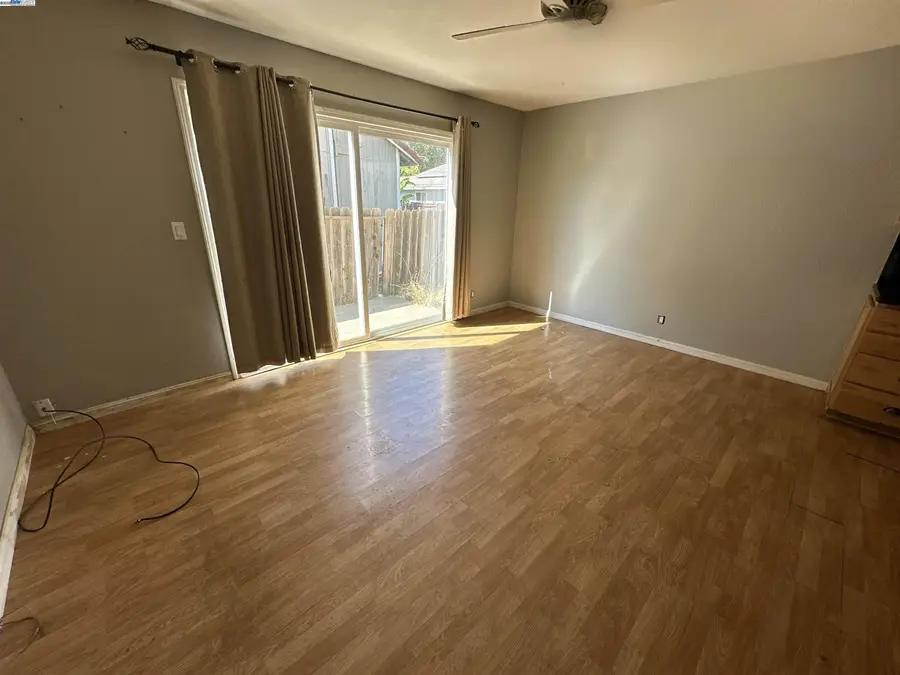 163 Stirling Dr, Vacaville, CA 95687 - Image #3