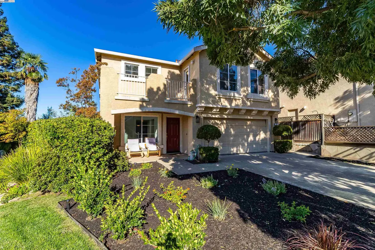 592 Ross Cir, Martinez, CA 94553 - Image #1