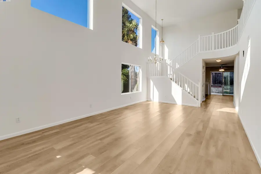 592 Ross Cir, Martinez, CA 94553 - Image #3