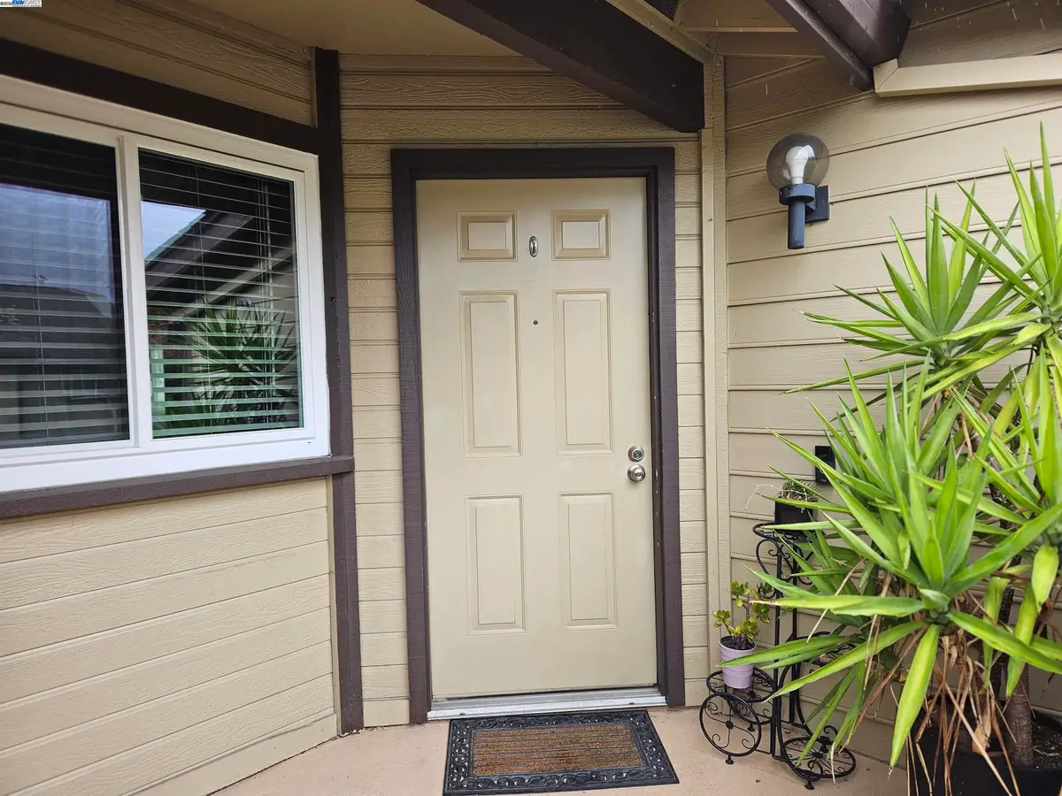 3847 Yorkshire St #8, San Leandro, CA 94578 - Image #1
