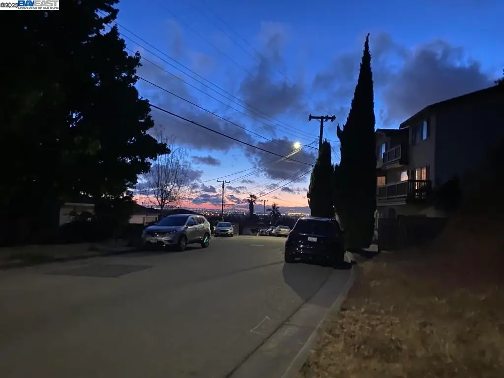 Revere Ave, Oakland, CA 94603 - #1