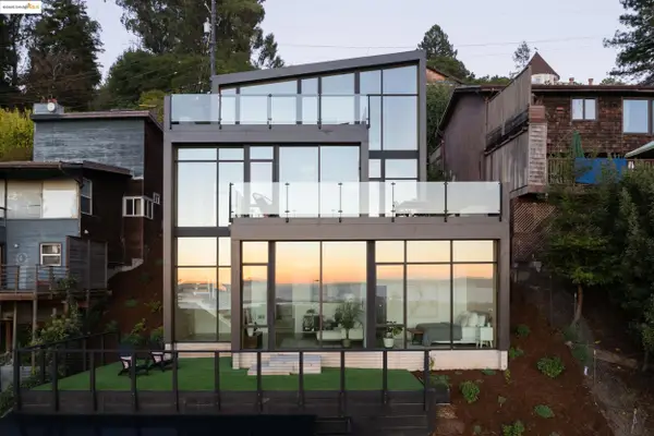 1136 Keith Ave, Berkeley, CA 94708