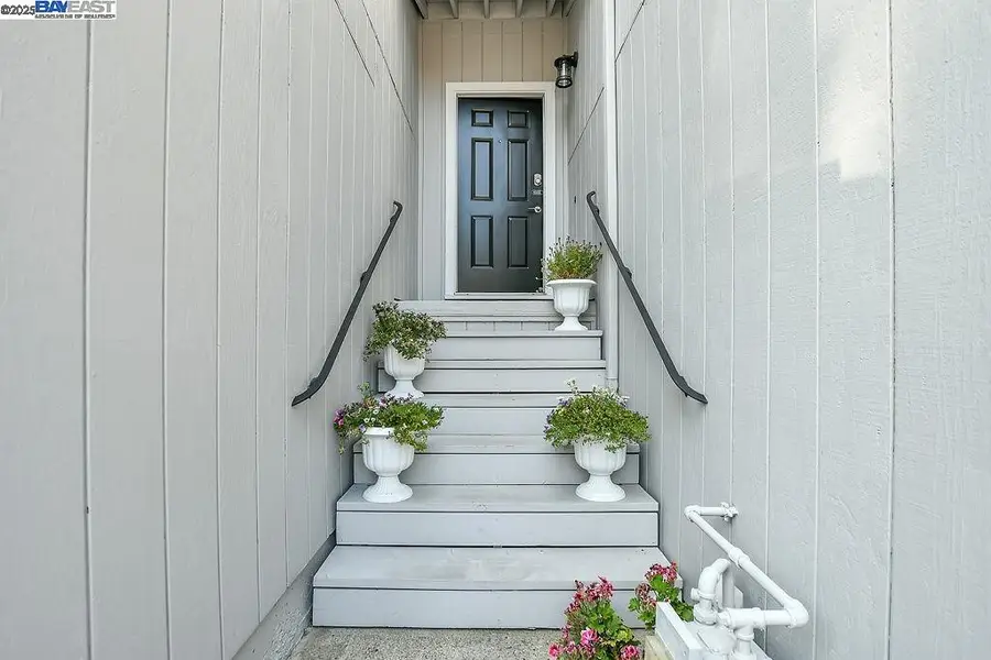 235 Via Pinada Ln, Martinez, CA 94553 - Image #2