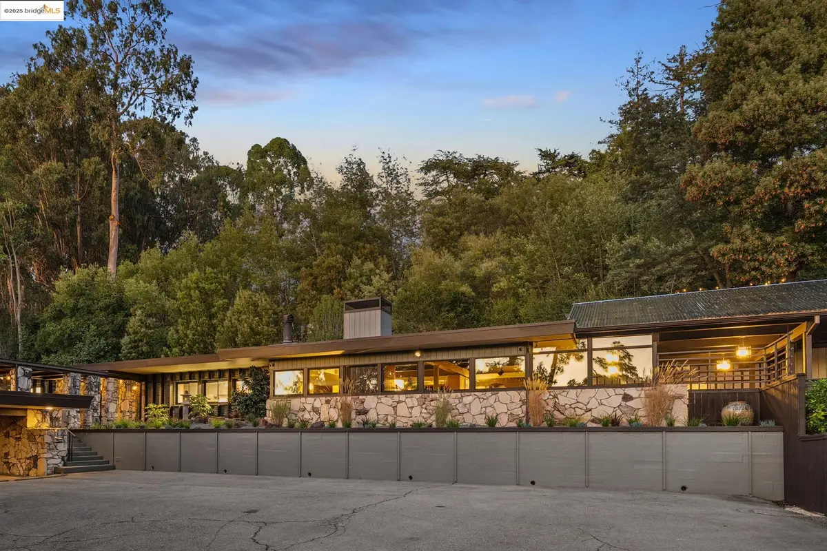 9034 Mcgurrin Rd, Oakland, CA 94605 - Image #1