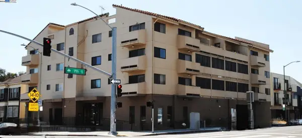 165 7th St #204, Oakland, CA 94607