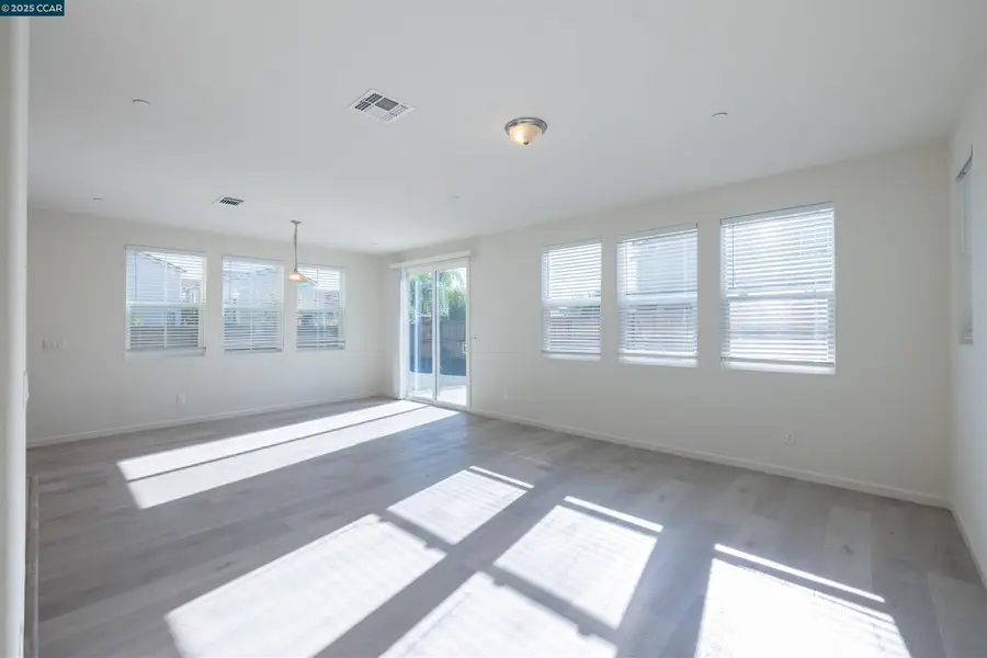 121 Caravaggio Cir, Sacramento, CA 95835 - Image #2