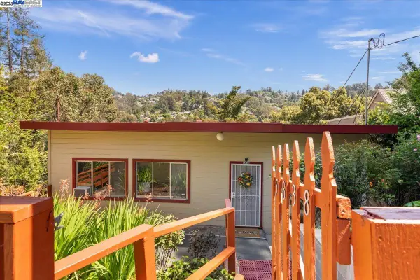 5838 Nottingham Dr, Oakland, CA 94611